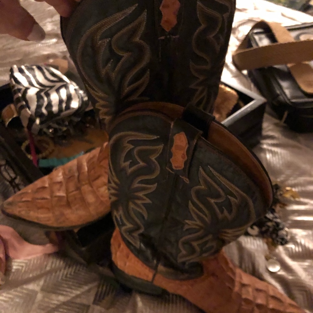 10.5 boot crocodile no brand made in Mexico.